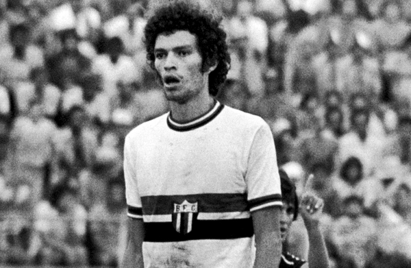 Achados & Perdidos: O dia em que Sócrates marcou sete gols em goleada do Botafogo - dlvr.it/T7VvLJ
