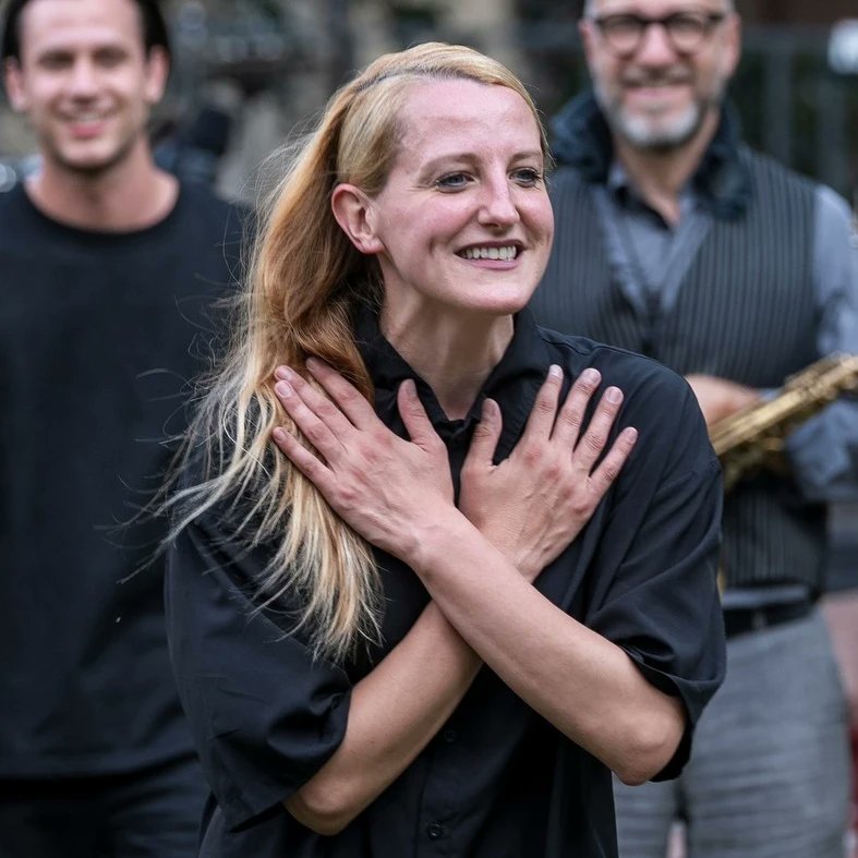 Verso Oz è il progetto #Dialoghi #Residenze a #VillaManin della compagnia di danza contemporanea #Arearea. La coreografa #MartaBevilacqua con #ValentinaSaggin accoglie il pubblico 29 maggio h18 #Parco #VillaManin #T3rzaTerra #Pistoletto @_cittadellarte ℹ️ bit.ly/AreareaDialoghi