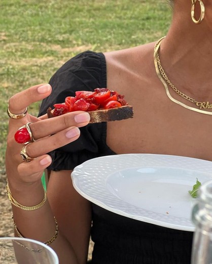 Strawberry tasting on the sofa 🍓💕🌹💎💍❤️✨🫶