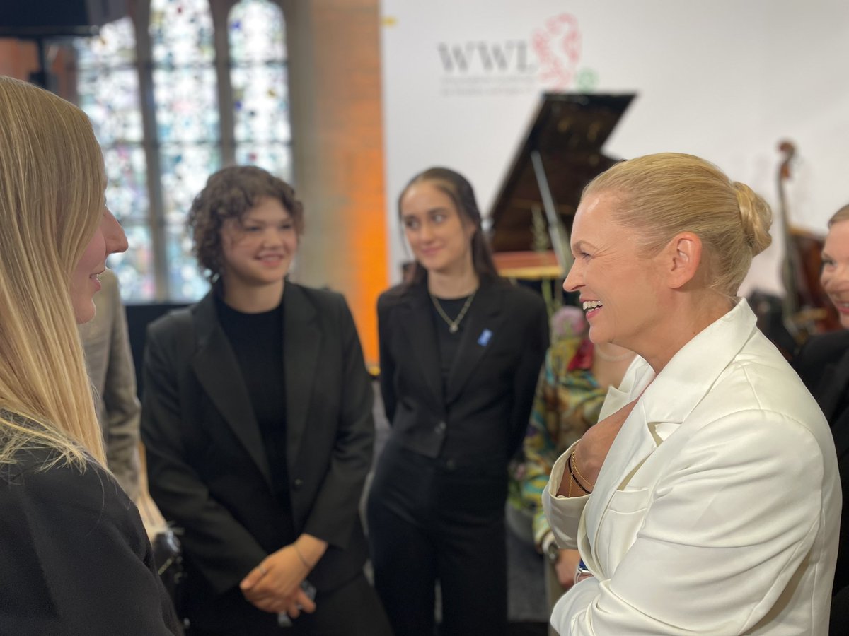 Ministra edukacji <a href="/barbaraanowacka/">Barbara Nowacka</a> z wizytą w <a href="/muenster_de/">Stadt Münster</a>, gdzie Prezydent🇫🇷 <a href="/EmmanuelMacron/">Emmanuel Macron</a> i Polsko-Niemiecka Współpraca Młodzieży🇵🇱🇩🇪 <a href="/pnwm_dpjw/">PNWM</a> zostaną wyróżnione Międzynarodową Nagrodą Pokoju Westfalskiego za zaangażowanie na rzecz pokoju w Europie. #TrójkątWeimarski