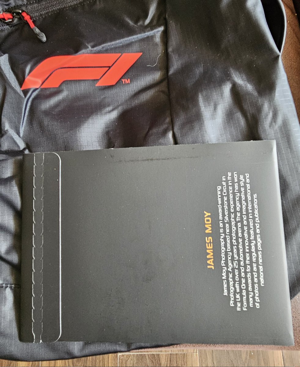 Morning all! I haven't done one of these in a while, so I thought it was about time! I'm giving away a new F1 lightweight rucksack & Daniel Ricciardo photo. Slight mark on packaging but unopened. If this post gets to 50 likes, I'll pick a winner 😊 Please share #F1GiveAway #F1