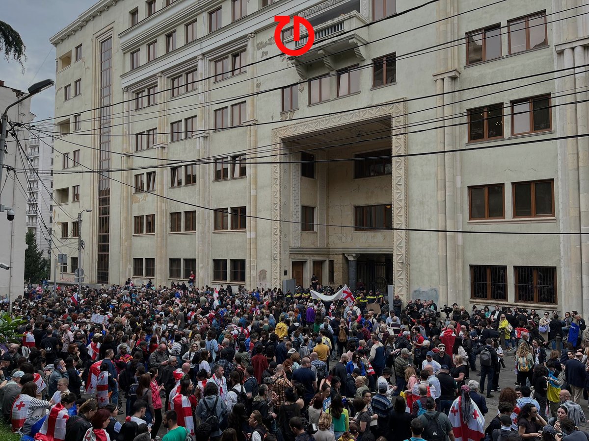 ⭕ Georgians are rallying against the Russian Law as the ruling Georgian Dream (GD) party plans to overturn the President's veto

#NoToRussianLaw #TbilisiProtests #RussianLaw #GeorgiaProtests #Georgia #Tbilisi #HappeningNow