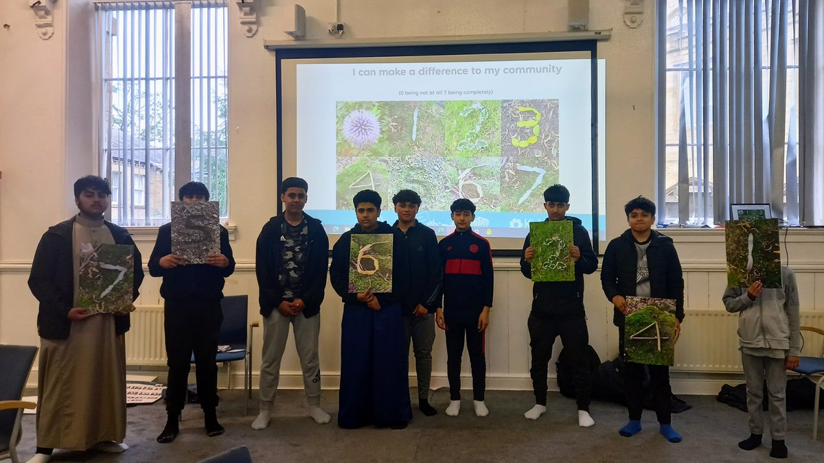 KirkleesYC's tweet photo. Thanks @TEFHudds for inviting us to meet with young people 😀

We helped them learn the basics with our  'Introduction to Local Democracy' &amp; supported them to identify how confident they feel about making a difference to their community.
Check out their scores 👇

#ShapedbyPeople https://t.co/d7vquzamLw