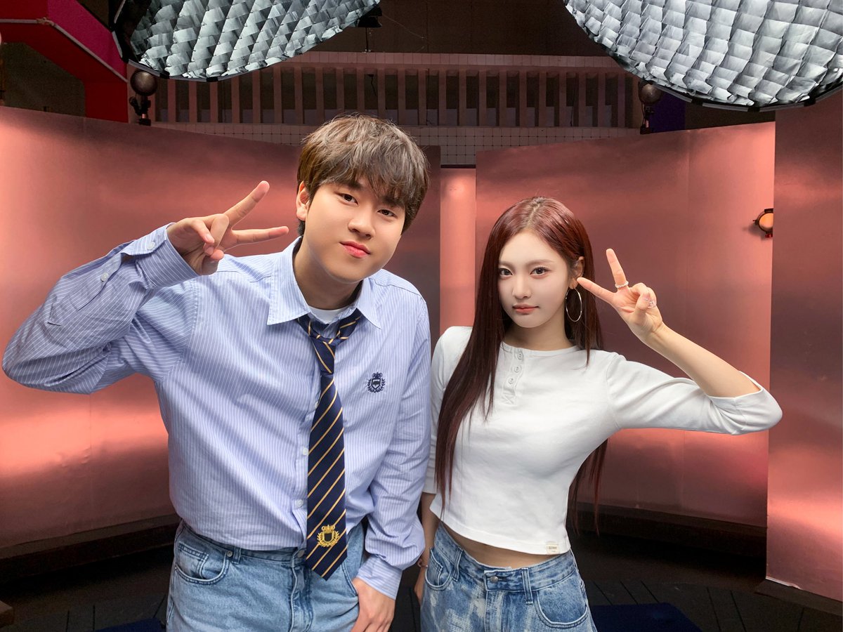 닝닝과 리무진서비스 🦋🎤💛

youtu.be/z_IB-0dclkM?si…

#aespa #æspa #에스파 
#NINGNING #닝닝
#Armageddon #aespaArmageddon
#Supernova #aespaSupernova
#이무진 #LEEMUJIN 
#LEEMUJINSERVICE #리무진서비스