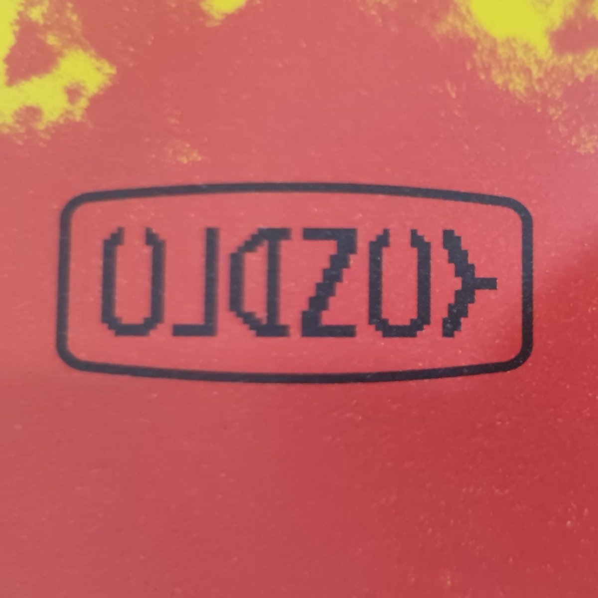 prettycoldvd's tweet photo. inoltre (e questo appena inventato di sana pianta) la prima cosa che ho notato dei caratteri di clancy è che in orizzontale sembrano altre lettere e se applichiamo la regola di east is up al logo appare ciò che io personalmente leggo come (Oldzoy) che ricorda voldsoy https://t.co/pGSXKvdI8Y