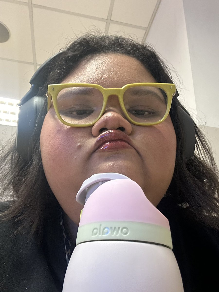 ngabrutist's tweet photo. Back to this glasses again #comfortoverstyle https://t.co/3m7FFBORcf