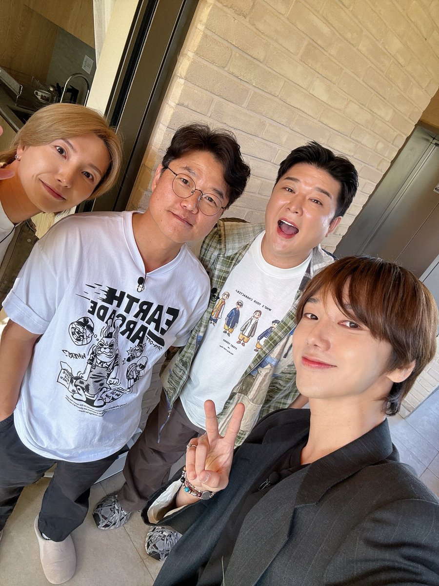 shfly3424's tweet photo. 곧 #십오야 라이브 함께해요 ~~ 😘 #슈퍼주니어 #나영석pd님 https://t.co/9mYpikhrzi
