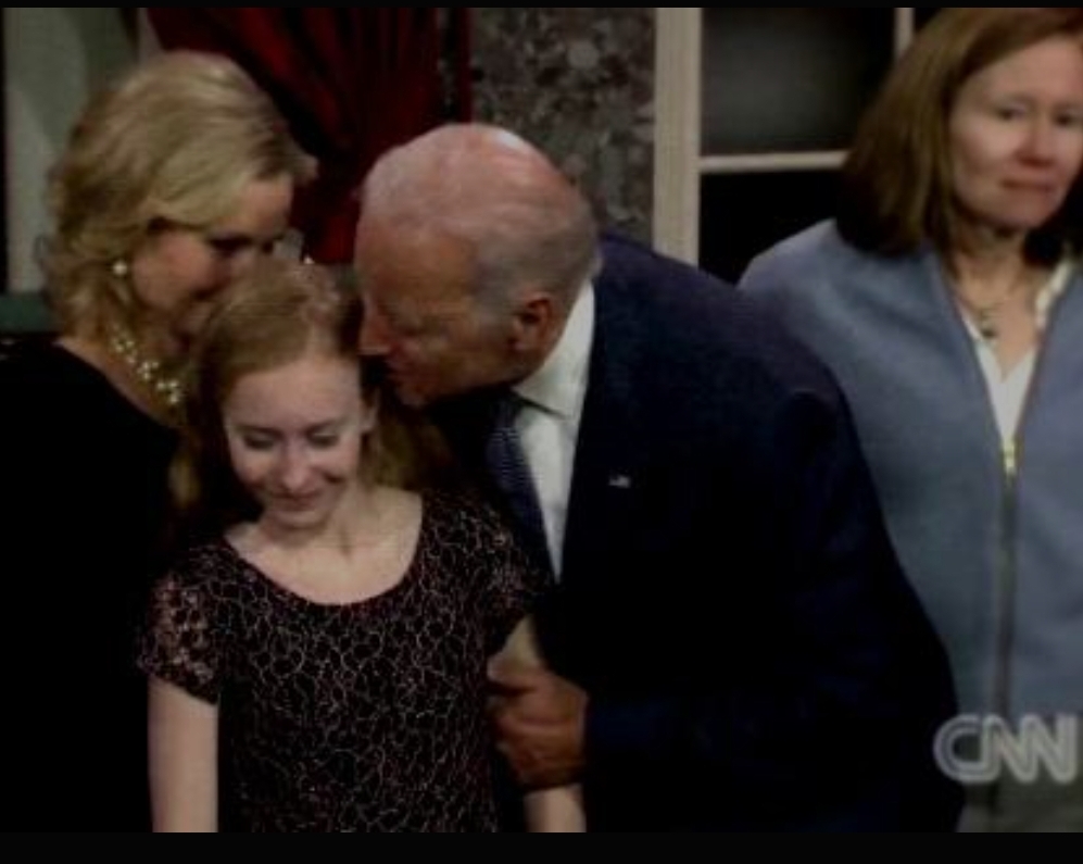 JacobusRobert1's tweet photo. @lisa_liberal Don't worry, people won't vote for Biden, there'll be no rapist,.or worse in the WH soon. Why do Dems always get ratio'd to hell? I'm not American, but you're right, we are laughing at u because u actually elected a senile old man who had inappropriate showers with his daugher. https://t.co/TPdGsxdB8d