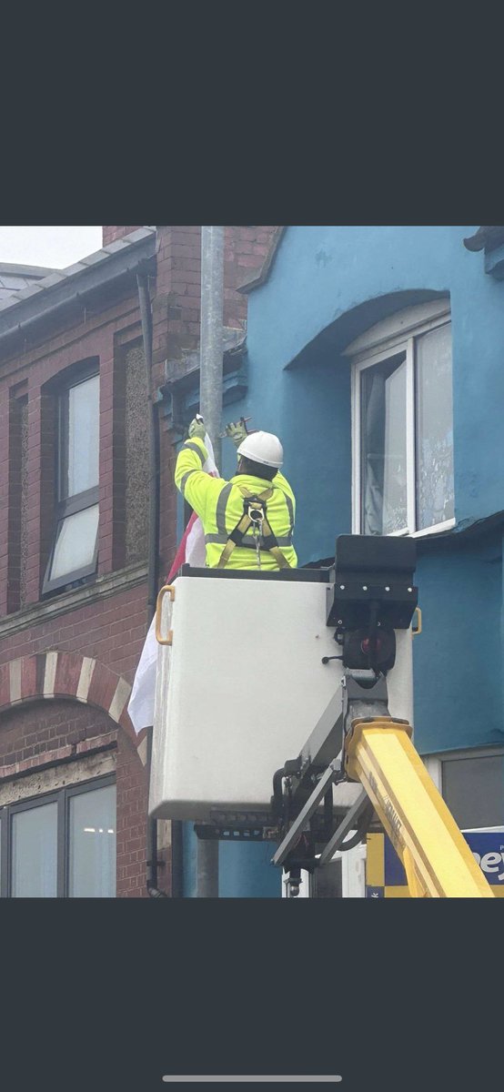 TRobinsonNewEra's tweet photo. They refuse to take down the Palestinian flags but within 24 hours they are there to remove OUR flag https://t.co/rIsnmOV7Dl