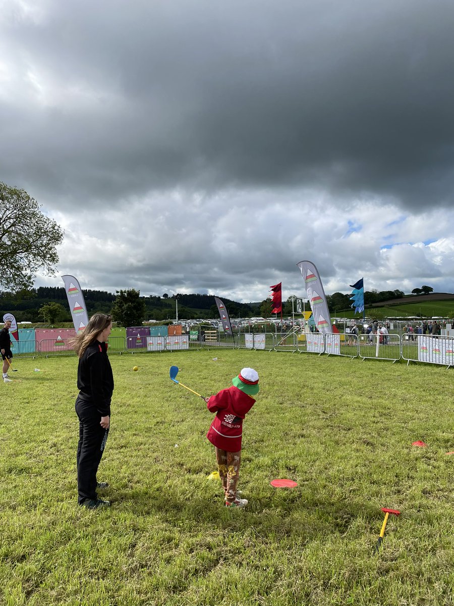 Diwrnod un yn ardal chwaraeon Eisteddfod yr Urdd!✅ Dewch draw i ymuno a ni heddiw am ddiwrnod llawn gweithgareddau a hwyl!👀🤩