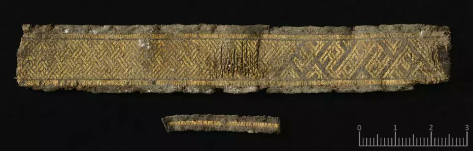 Some of the discoveries from a cellar beneath Stavanger Cathedral, including bits of a reliquary of the English St Swithun, a viking-age insular enameled disc and a tablet-woven textile band for <a href="/alexandra_makin/">Dr Alexandra Makin FSA FRHistS</a> <a href="/earlymedieval/">Dr Alice Blackwell</a> via <a href="/ArkmuseumUiS/">Arkeologisk museum</a> partner.sciencenorway.no/archaeology-ca…