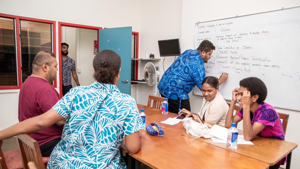 ambafrancefj's tweet photo. Our Second #BlueTalanoa: Voices of the Future 👩🏽🧑🏽‍🦱👩🏾‍🦱 was a success! Thanks to all participants, especially the youth, for their insightful discussions on #ocean 🪸 conservation, in view of the #UNOC (#France, in 2025). Grateful to #PIURN, #OPOC, #USP, and #FNU for their support. https://t.co/hFrjxBbx4C
