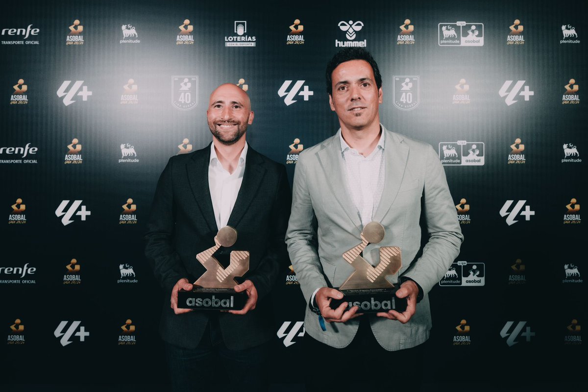 ¡El año pasado no pudieron asistir a la Gala y, esta temporada, lo han disfrutado ✖️2️⃣!😎

La 𝐌𝐞𝐣𝐨𝐫 𝐋𝐚𝐛𝐨𝐫 𝐀𝐫𝐛𝐢𝐭𝐫𝐚𝐥 <a href="/andreumarinlo10/">Andreu mARIn Lorente 🐠🗣️</a> y Nacho G.Serradilla recibió su distinción y presentó la entrega del premio 𝐇𝐀𝐋𝐋 𝐎𝐅 𝐅𝐀𝐌𝐄 de Juan de Dios🥹

📸Edu Ágreda