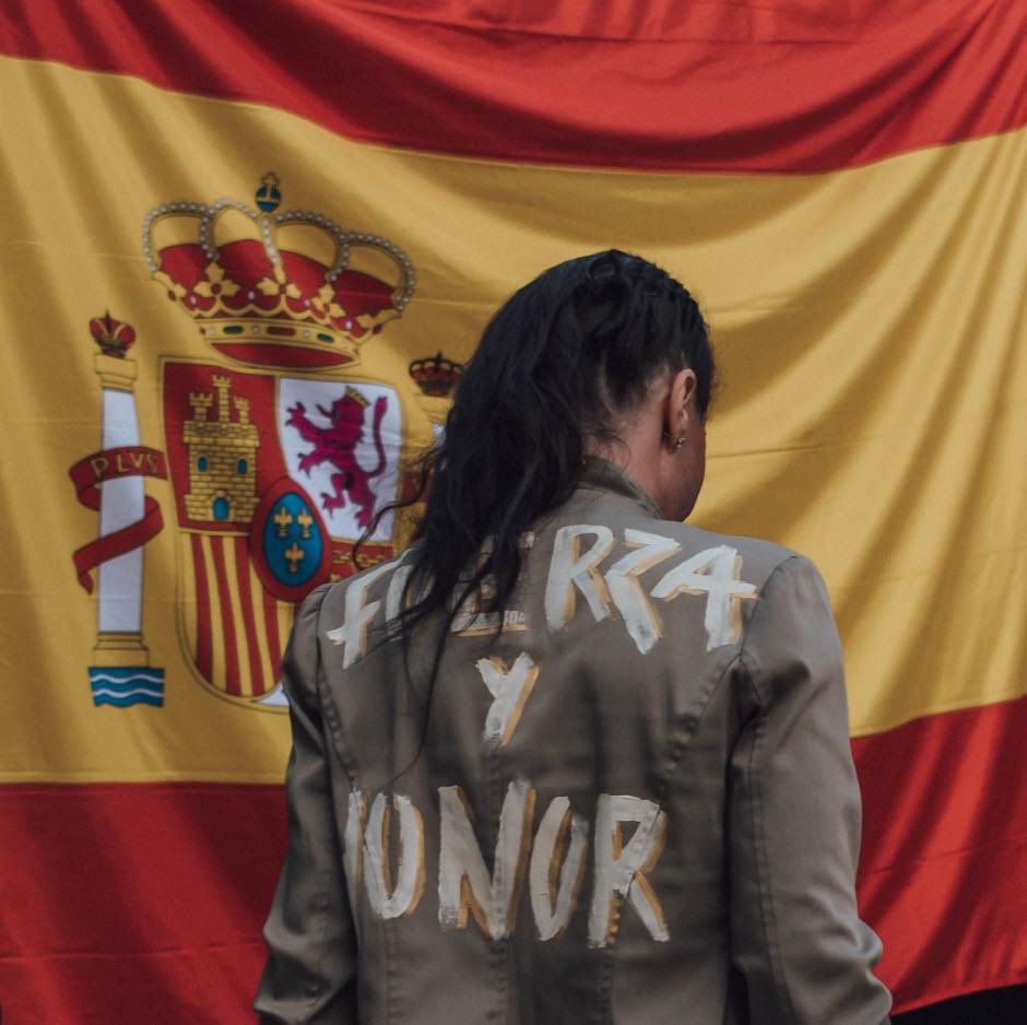 La bandera española está de aniversario. 239 años. Fuerza y Honor 🇪🇸