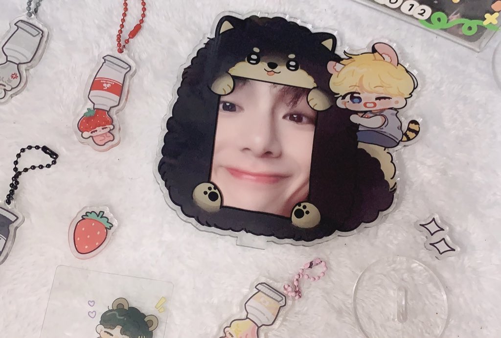 𝑴𝒊𝒏𝒊 𝑽 ꒰ ⁺🧸⋆ °˖✧🐶 ꜆꜄ ♡‧₊˚

น่ารักทุกชิ้นเลยสมการรอคอยมาก พวงกุญแจน่าเอ็นดูสุดโดยเฉพาะน้องเยลโล่กับน้องแบล็ค

It's so cute. I'll take good care of it. <a href="/yuzi_v/">yuzi</a>   <a href="/yuziyuziv/">yuzi (merch acc)</a> 🫶🏻🫶🏻🫶🏻