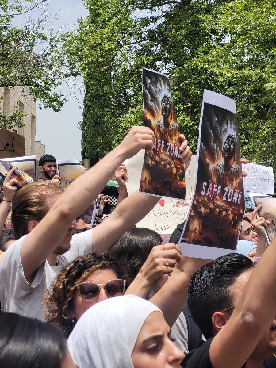 Students and academic staff of @HebrewU on the Mount Scopus campus protesting against the war in #Gaza just now.