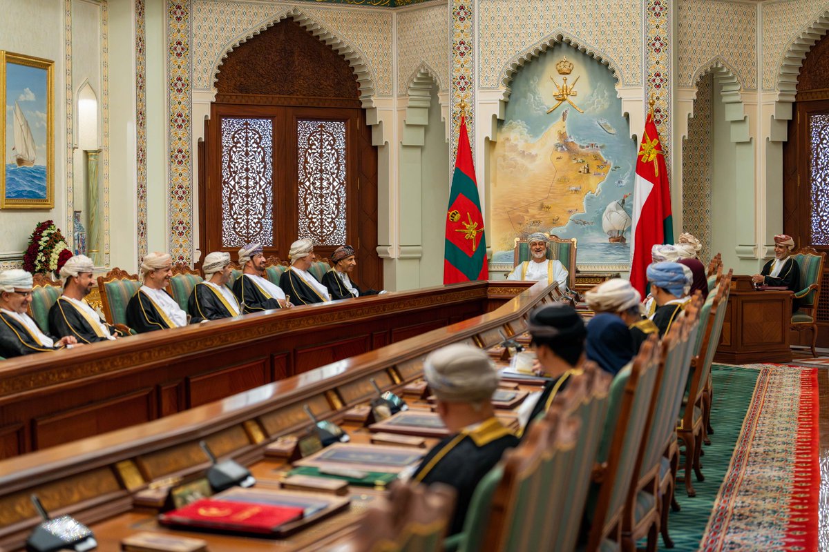 #عـــاجل

حضرةُ صاحبِ الجلالةِ السُّلطان #هيثم_بن_طارق المعظم /حفظه الله ورعاه/ يتفضّل فيترأس اجتماع مجلس الوزراء بقصر البركة العامر.

#العُمانية