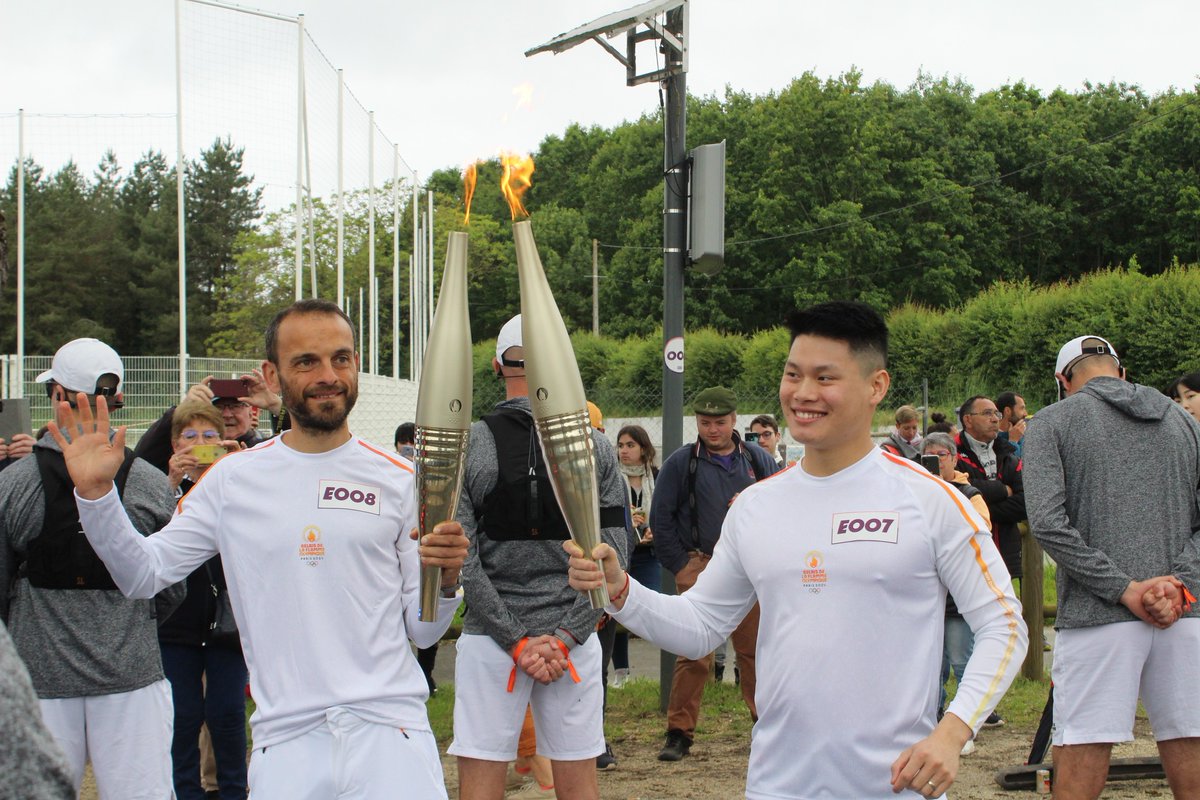 #relaisdelaflamme #flammeolympique #villesportive
📷 Pour la deuxième partie de son parcours, le relais de la flamme est descendu vers le centre-ville de Baugé sous les applaudissements d'un public venu nombreux !