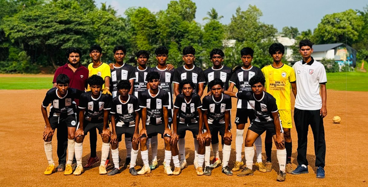 Kerala Youth Development Project Chakolas Gold Trophy 2023-24 🏆

Palakkad - 27/05/2024 ⚽

#KYDP #ChakolasGoldTrophy #KeralaFootball #Palakkad