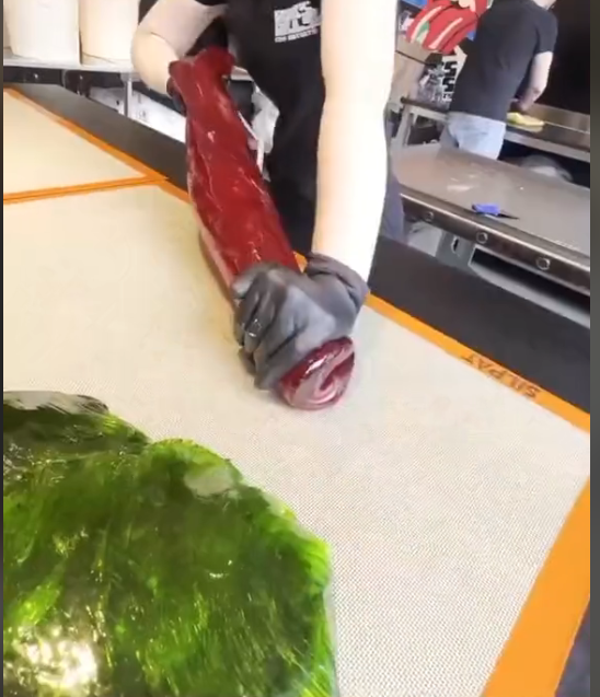 RuBeerology's tweet image. There is somethin' satisfying about taffy or artisan candy being yanked and pulled 

(I think of the Fisherman's Wharf in Monterey when I think of taffy hah) #Workit #candy #asmr