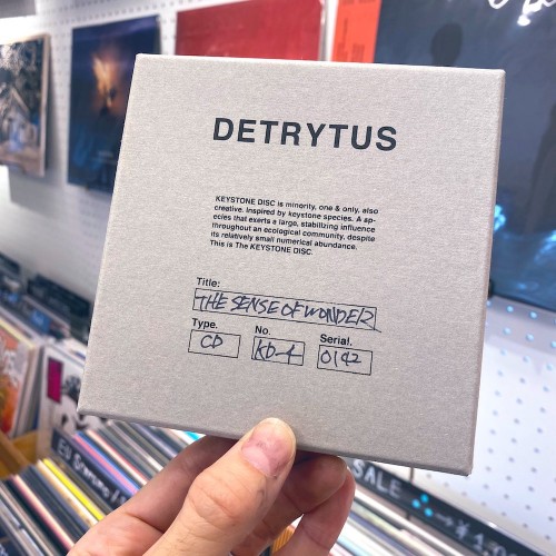 Detrytus - 'The Sense of Wonder' (CD) 再入荷 時は2024年令和、何気なく棚から発見したDetrytusをプレーヤーにセットしスピーカーから鳴らした瞬間に驚愕してしまった。 なんだこの音は! 時を経て今の時代にようやくピンと来た。 longlegslongarms.jp/music/products…