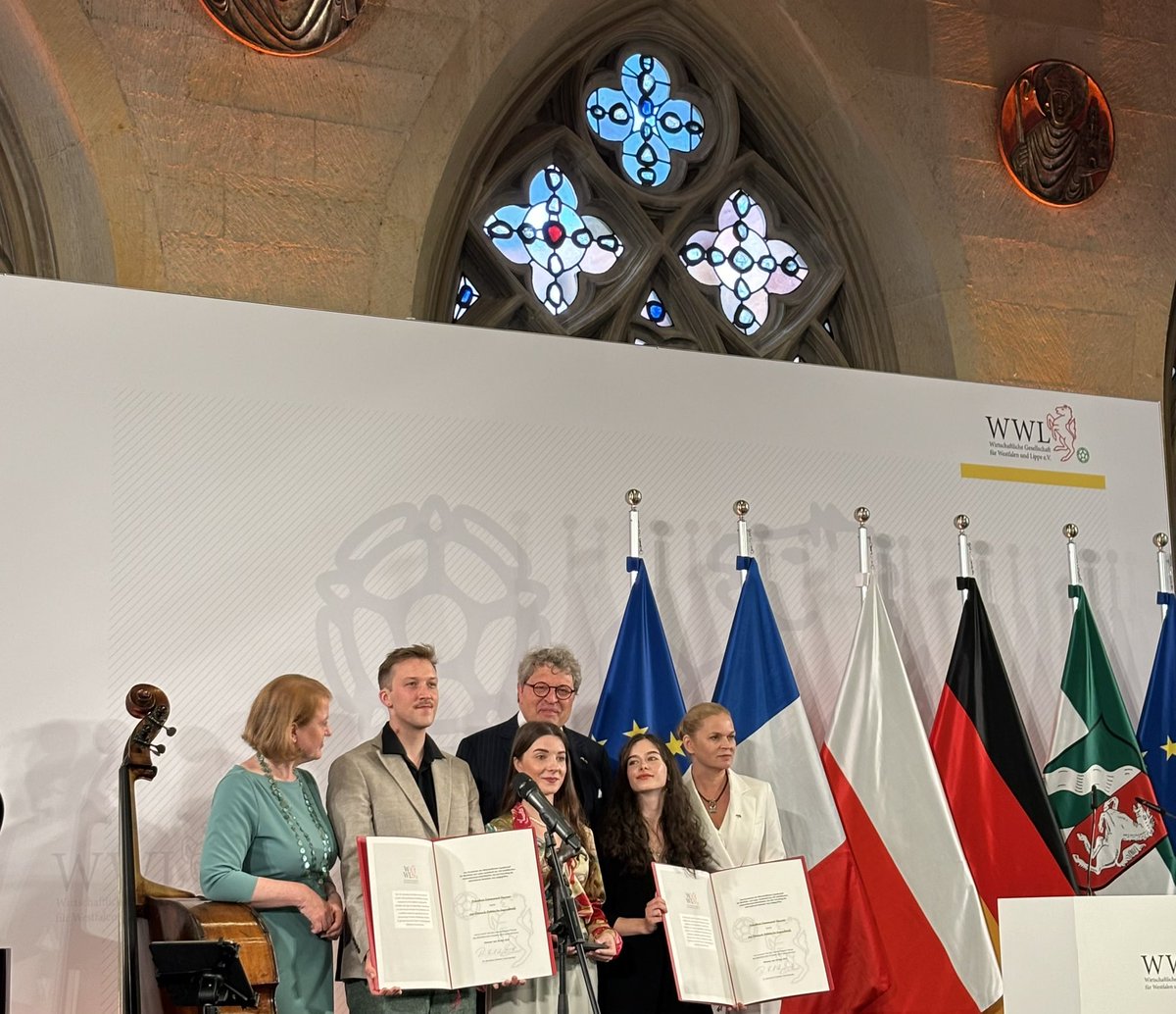 Welch eine Würdigung: die Auszeichnung mit dem Preis des Westfälischen Friedens! 
Herzlichen Glückwunsch an das Deutsch-Polnische Jugendwerk <a href="/dpjw_pnwm/">DPJW</a> - danke für Eure großartige Arbeit im Sinne der deutsch-polnischen Freundschaft! 🇩🇪🇵🇱 <a href="/WWL_frieden/">Wirtschaftliche Gesellschaft Westfalen Lippe (WWL)</a>