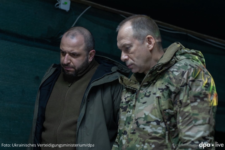 🔴 LIVEBLOG Kiew rudert zurück: Ausbilder aus #Frankreich nicht vereinbart + + + Das Wichtigste zum #Krieg in der #Ukraine👉 die-glocke.de/nachrichten/ar… <a href="/dpa/">dpa</a> via <a href="/DieGlocke/">Die Glocke, Oelde</a> #Russland