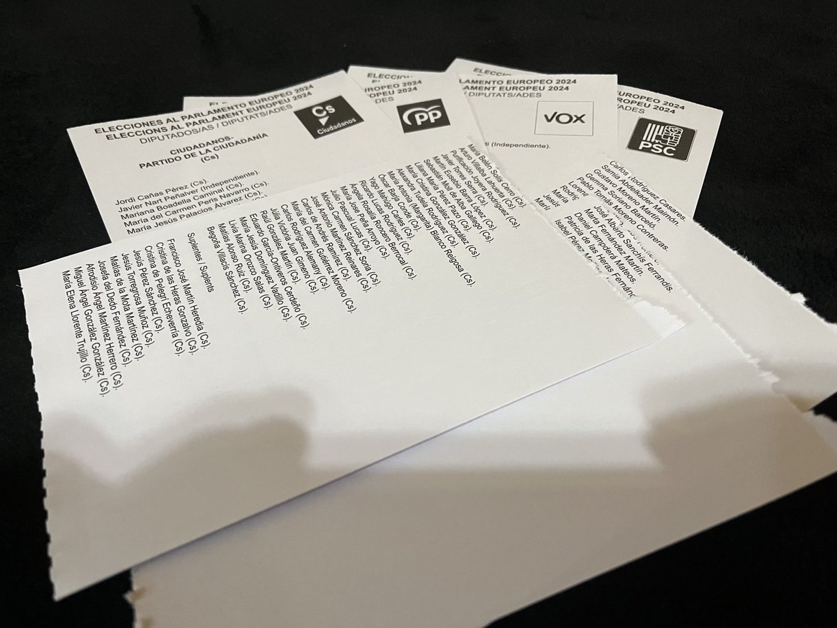 Si ets dels que al 2017 anaves “a la moda” i eres indepe, al menys, ara per dignitat no votis als del #155 i llença aquesta “basura” al contenidor blau inutilitzat-los per que ningú els pugi fer servir ni per la llista de la compra per darrera ! Gràcies !