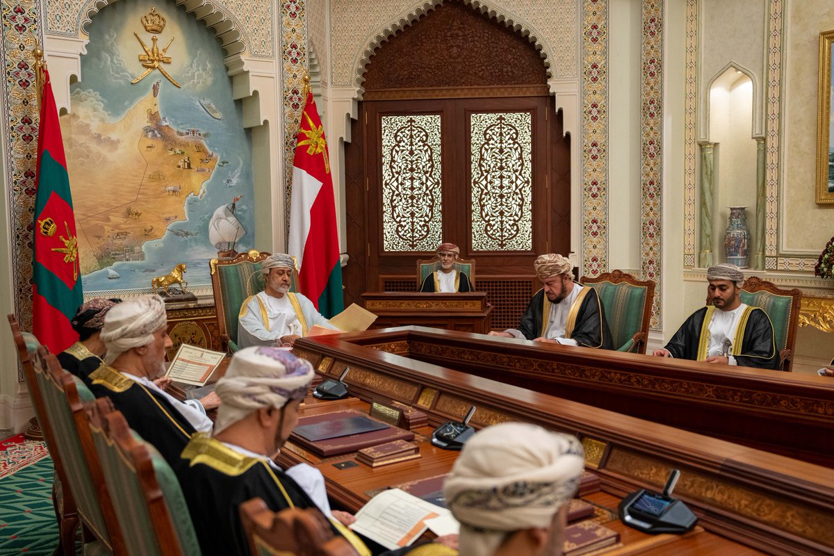 حضرةُ صاحبِ الجلالةِ السُّلطان #هيثم_بن_طارق المعظم /حفظه الله ورعاه/ يتفضّل فيترأس اجتماع #مجلس_الوزراء بقصر البركة العامر.