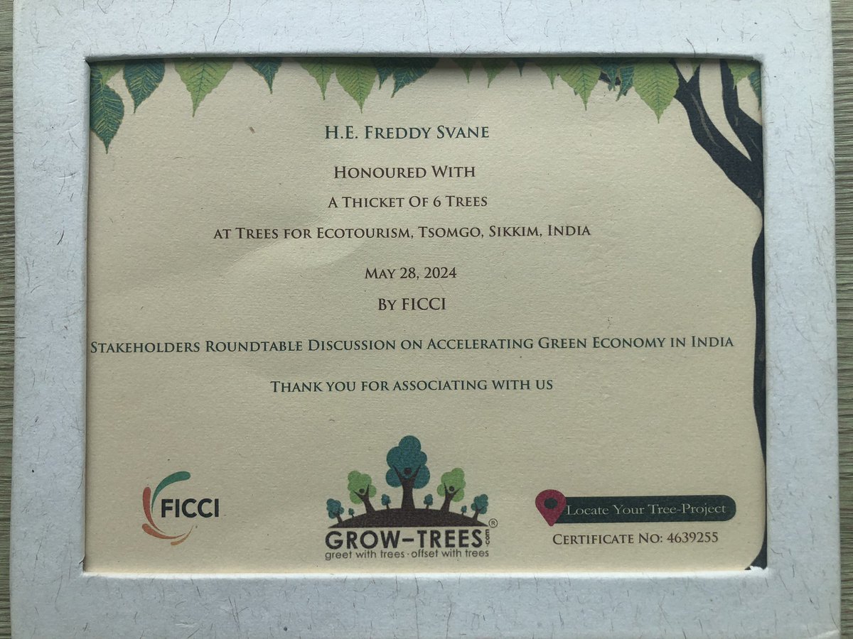 Delighted to attend the Stakeholders Roundtable Discussion on Accelerating Green Economy in India. Future is green. 140 crores green agents will make the difference. We have 6 trees as a token. @ficci_india @GggiIndia @DenmarkinIndia @KlimaMin @udviklingsmin
