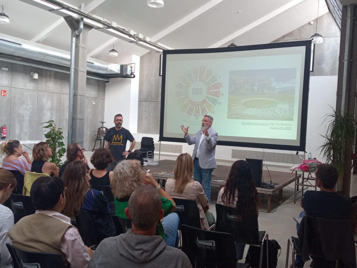 Seguim amb les experiències Artístiques: Art i ODS a càrrec de <a href="/DimasFabregas/">Dimas Fàbregas Gomis</a> (Escola <a href="/LaImmaculadaVD/">Escola La Immaculada</a>) i <a href="/fragosusmarkus/">Marco Fragoso</a> (Escola <a href="/escolacamins/">Escola Camins</a>). XTTE.