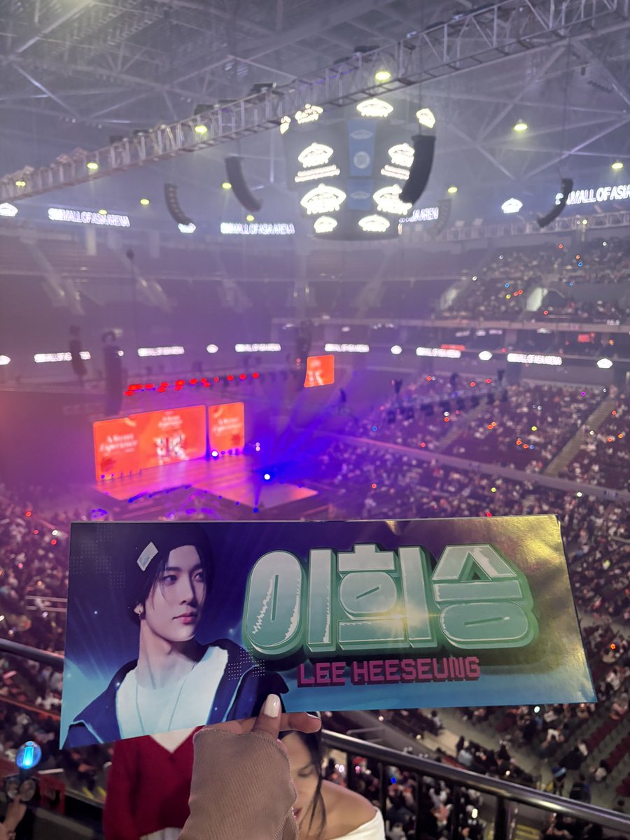 Gamer Heeseung hand banner and tapestry made it to MOA Arena! 🙌🏻💖

ENGENES kindly tag us when you post it online 🥰

#BENCHandENHYPEN 
#HEESEUNG #GlobalBenchSetter