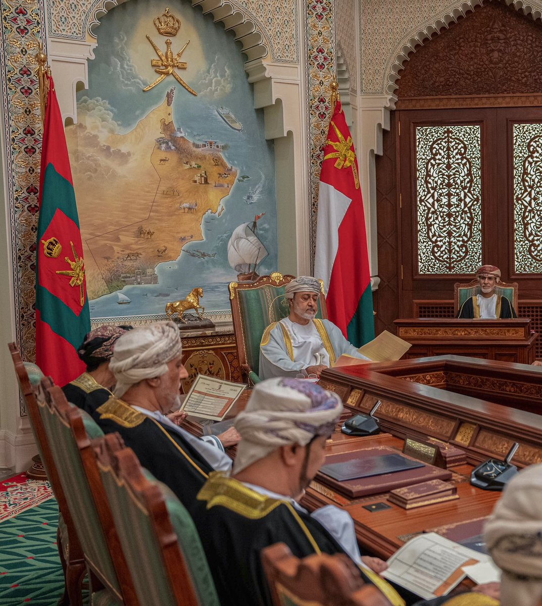 مولانا حضرة صاحب الجلالة السلطان هيثم بن طارق المعظم حفظه الله ورعاه يتفضّل فيترأس اجتماع مجلس الوزراء بقصر البركة العامر