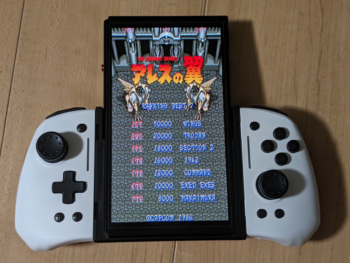 mimiGAMEOVER's tweet photo. 長年探してた、グリップしっかりタイプのJoy-Con。今まではホリさんとこのを使ってたんですが無線タイプではないので3枚目のような縦持ちには使えなかったんですよね。連射、マクロ、背面ボタン、アナログスティックは金属製、スティック周りも光ります。思いつく機能全て搭載されてて大満足
#LinYuvo https://t.co/K90AdqH3SA