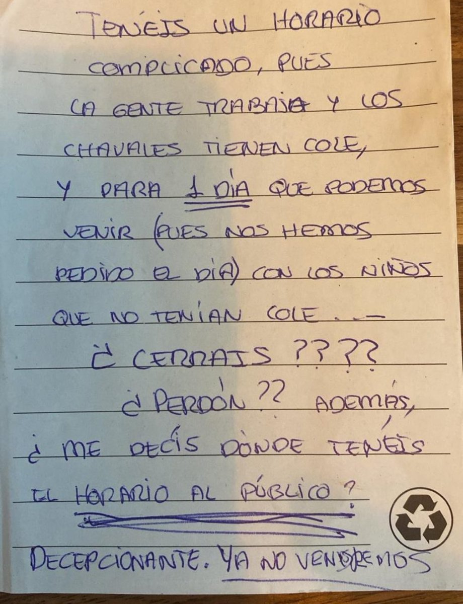 Gente que ve cerrado el bar por descanso del personal y dejan notas bajo la puerta así: