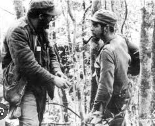 👉Con las primeras luces del alba del martes 28 de mayo de 1957, un certero disparo hecho por Fidel Castro. Fue el primer combate de proporciones grandes librado contra aquellas fuerzas de la tiranía por los revolucionarios. #YSiTePropongo @DeZurdaTeam_ #CubaViveEnSuHistoria