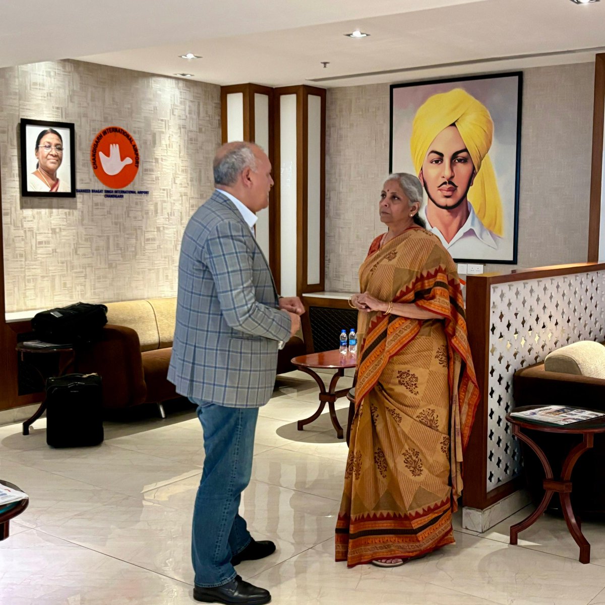 Smt @nsitharaman interacts with Mr Mohamed Maliki, Ambassador of His Majesty Mohammed VI, King of Morocco to the Republic of India, at the Shaheed Bhagat Singh International Airport in Chandigarh.