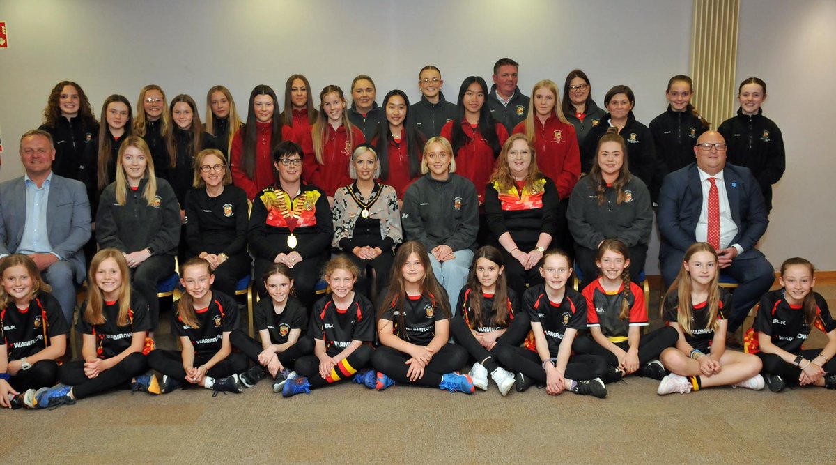 🏑Hooray to 100 years of <a href="/Lurganladies_hc/">Lurgan Ladies HC</a> 👏
Deputy Lord Mayor Sorcha McGeown recently hosted a civic reception at Craigavon Civic Centre to mark the club’s centenary and congratulate the U11 and U15 teams who were crowned Ulster Champions last season.