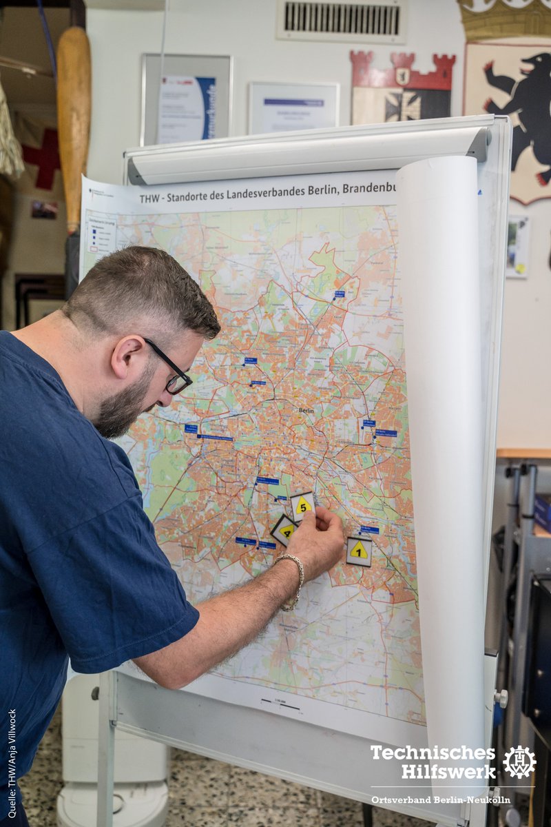 ℹ️ Damit die #THW‘ler im Einsatz gut arbeiten können, muss im Ortsverband ein Leitungs- und Koordinierungsstab eingerichtet werden. Die Stabsmitglieder und Helfer aus dem Zugtrupp haben vom 24. bis 26. Mai 2024 dazu an einer Bereichsausbildung teilgenommen. #Neukölln #Ehrenamt