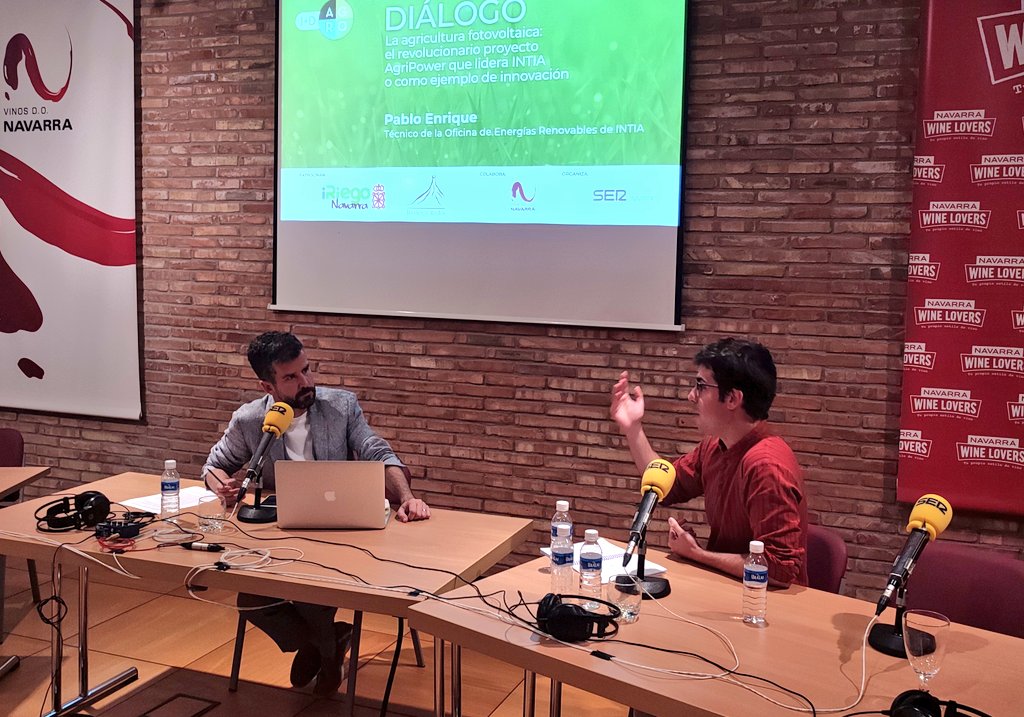 @iRiego @BardenasRN @vinosnavarra @UNavarra @bodegasochoa8a @IntiaSa 🔴🎙️DIRECTO | I+D Agro Navarra: “La innovación arraigada en el agro” @iRiego @BardenasRN @vinosnavarra Pablo Enrique, técnico de la Oficina de Energías Renovables de @IntiaSa AgriPower busca 'combinar en el mismo suelo la generación de fotovoltaica y productos agrícolas'