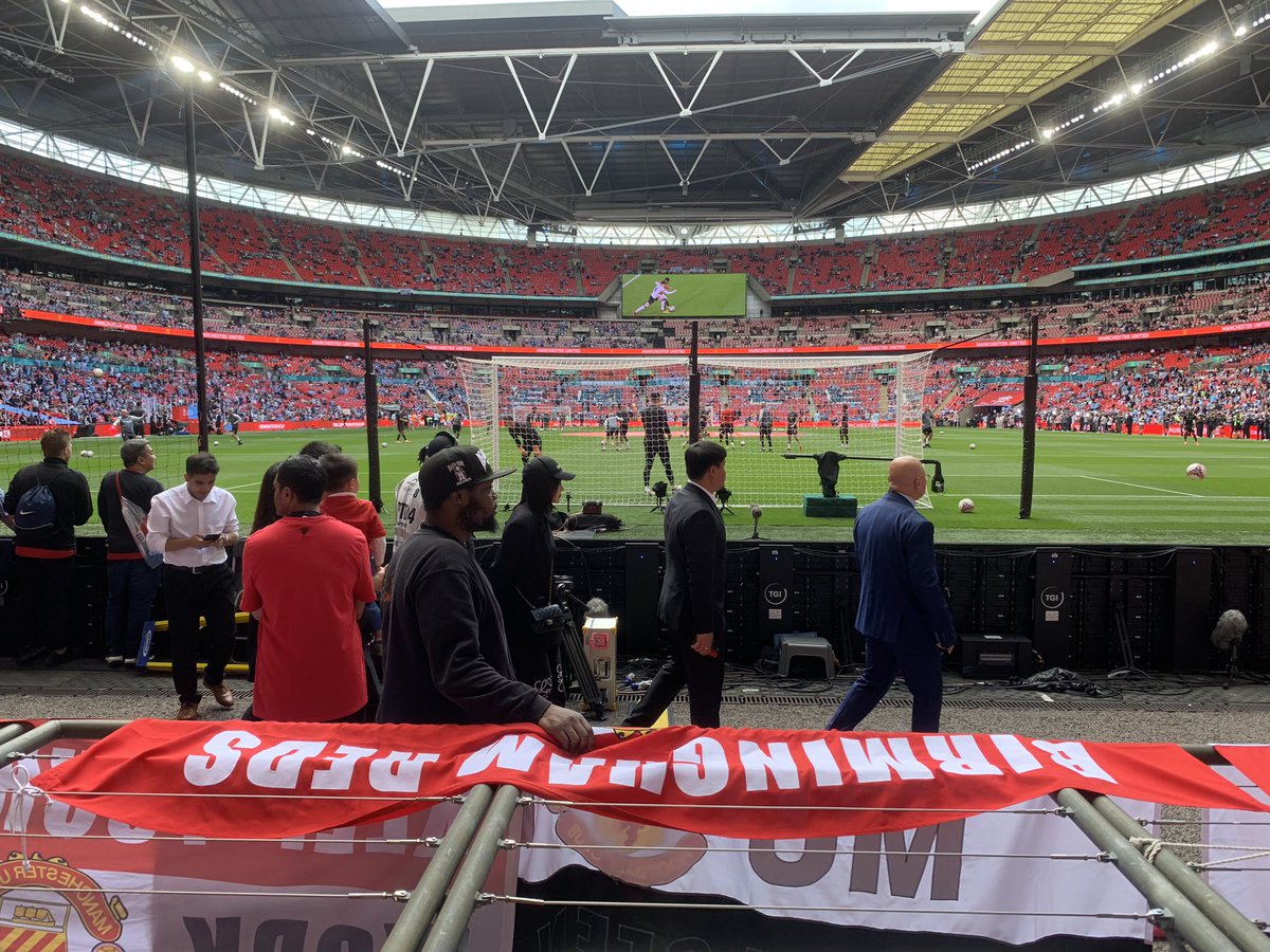 Went to pick the flag up after the Cup Final behind the goal, but it wasn’t there. Has anyone been given this by the stewards at Wembley by mistake? @TraMufc @ManUtd @ManUtdMatchday @wembleystadium @ISLO_MUST #mufc #flag