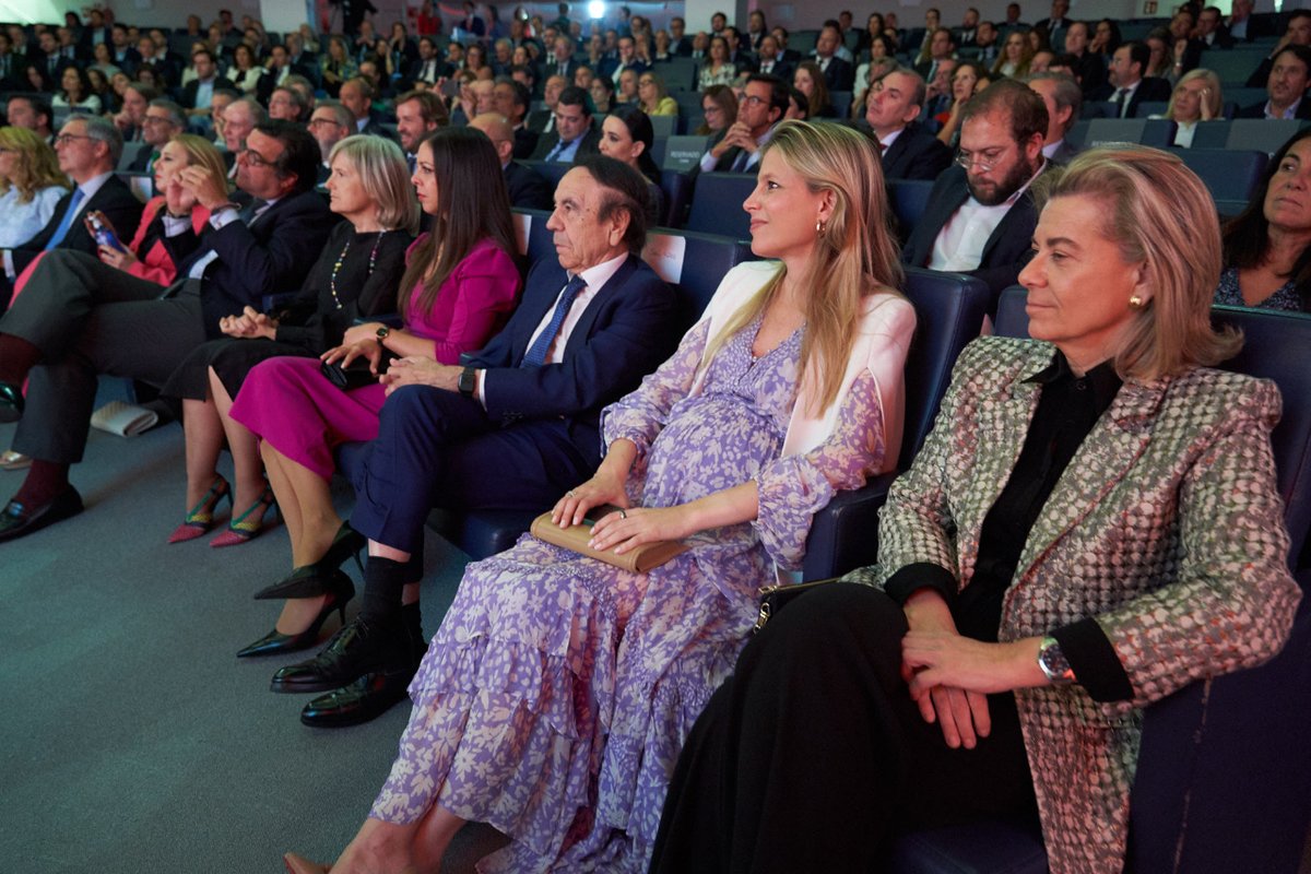 Extremadura Empresarial (@empresa_ext) on Twitter photo 🏆¡Enhobuena a Kombida!
La empresa pacense ha recibido el Premio a la Mejor Iniciativa Emprendedora del Sur de España.
Organizados por la Asociación de Empresarios del Sur de España, CESUR.
i.mtr.cool/rtmpqpkjeg
<a href="/celinapc_/">Celina Pérez Casado</a> <a href="/econoempleoEXT/">Economía, Empleo y Transformación Digital</a> <a href="/CesurEdelSur/">CESUR</a> 🏆¡Enhobuena a Kombida!
La empresa pacense ha recibido el Premio a la Mejor Iniciativa Emprendedora del Sur de España.
Organizados por la Asociación de Empresarios del Sur de España, CESUR.
i.mtr.cool/rtmpqpkjeg
<a href="/celinapc_/">Celina Pérez Casado</a> <a href="/econoempleoEXT/">Economía, Empleo y Transformación Digital</a> <a href="/CesurEdelSur/">CESUR</a>