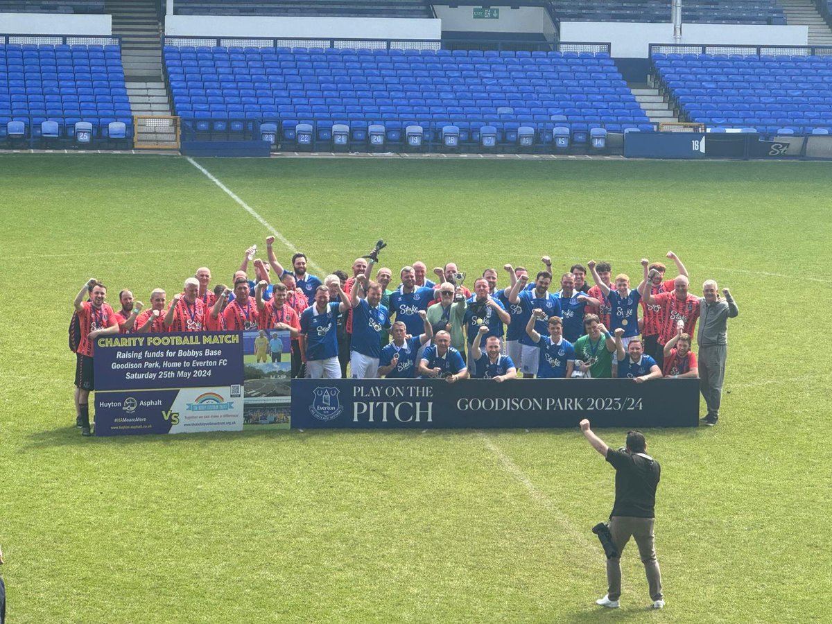 🌈💙🏆⚽ A massive thankyou to @HuytonAsphalt for organizing and sponsoring the 'Everton Play On The Pitch' game between Huyton Asphalt Ltd and The Bobby Colleran Trust - 'Take Care For Bobby' and 'Slow Down For Bobby' Trust. Great fun was had by all.💙🏆⚽