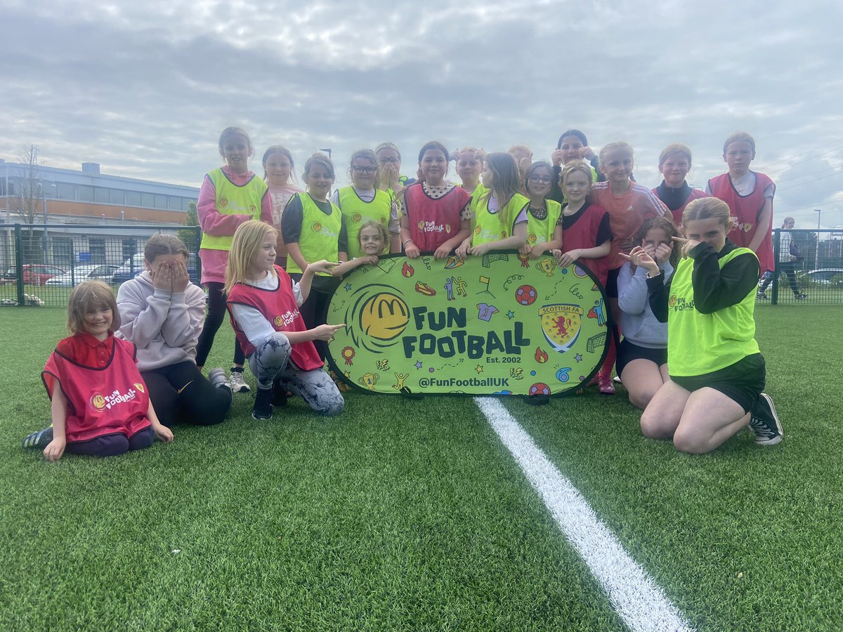 DryburghACC's tweet image. As part of the @ScottishFA #WeekOfFootballweek, we have been delivering a number of projects in the local community 🏫

On Friday we were at @CamperdownPS for our @FunFootballUK session with girls in Primary 4-7 taking part ⚽️

@ScotFAEast #FunFootballUK #GetOutsideGetInvolved