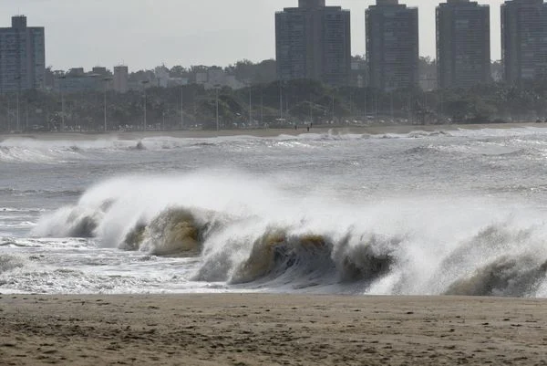 AGazetaES's tweet photo. Frente fria chega ao ES e Marinha emite alerta de ventos fortes [ https://t.co/ge7V2b3ydb ]

Última semana de maio deve terminar com chuva e temperaturas mais amenas no Espírito Santo, conforme previsão do Incaper https://t.co/8RXwANOVs2
