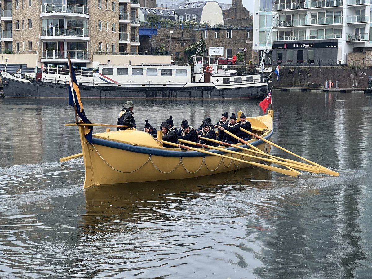 A moment of bringing history to life✨

This time last week Lifbat 416 arrived into Limehouse, where it was first built in 1868 before spending its life in Sweden. 
It was incredible to see one of the last original #lifeboats out on the water.🛟

#lifbat416 @CanalRiverTrust @RNLI