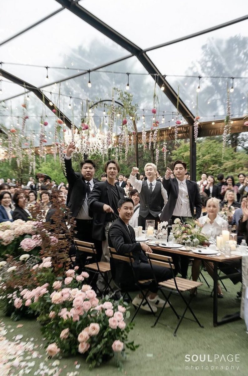 sungminies's tweet photo. happy and contented 🥹 seeing them in one frame is enough for me, i can no longer wish for more but i can still dream i guess? but this is truly enough thank you for this my sujus 🥹 thank you ryeowook and ari 💙 on your special day, you made every elf so so happy 💙 https://t.co/lS38vFqjyp