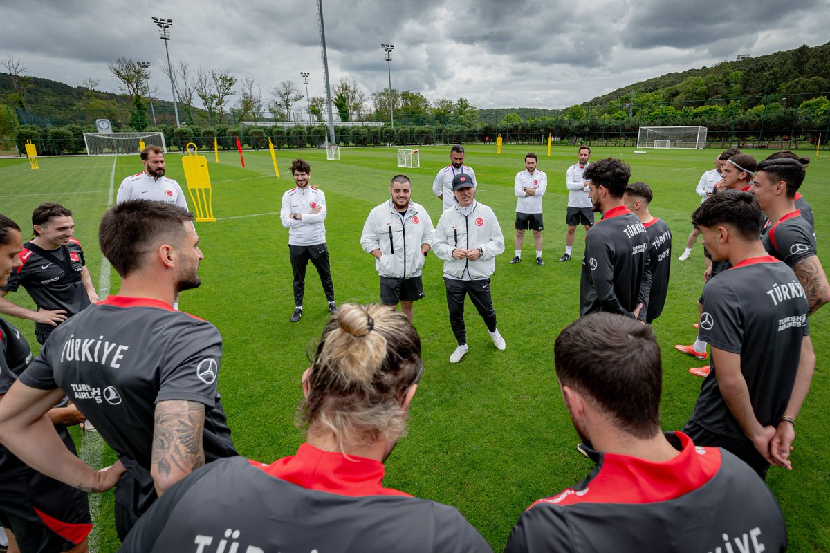 🇹🇷 A Milli Erkek Futbol Takımımız, sezonu yeni biten oyuncuların kadroya dahil olmalarıyla birlikte Euro 2024 öncesinde hazırlıklarını sürdürüyor. #Euro2024 • #BizimÇocuklar