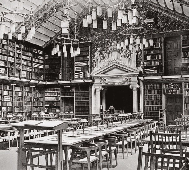 El 28 de maig de 1914 la biblioteca de l'Institut d'Estudis Catalans va obrir les seves portes a la seu del Palau de la Generalitat. Per molts anys, @BiblioCatalunya!