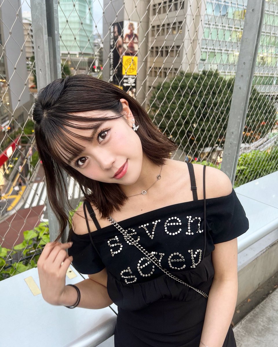 M_YuKa0219's tweet photo. オールブラックは落ち着くから好きなの https://t.co/hQ9EdW0e9P